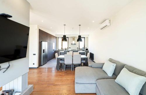 Avlabari Apartment | Stylish 3BR Duplex in Avlabari - By Wehost