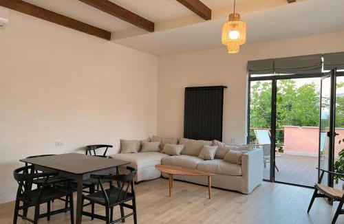 Tsinandali Apartment | Pink House