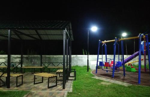 Kobuleti House | guest house (guramishvili 19)