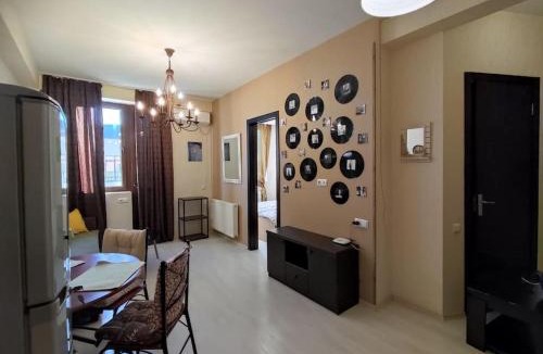 Saburtalo Apartment | Уютная и светлая квартира с видом на горы