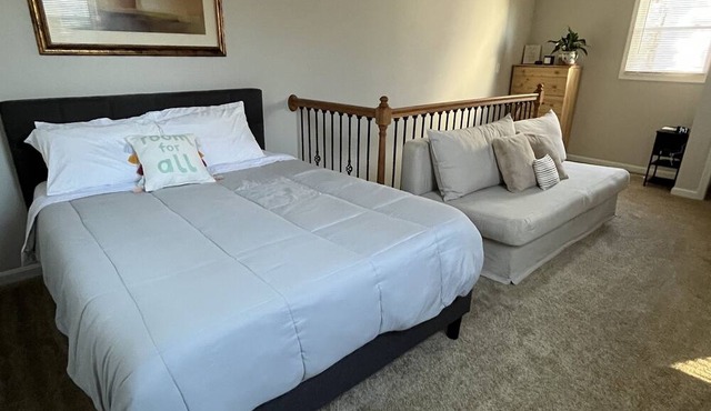 Washington D.C. Main Suite, near metro, with porch & free parking in Washington