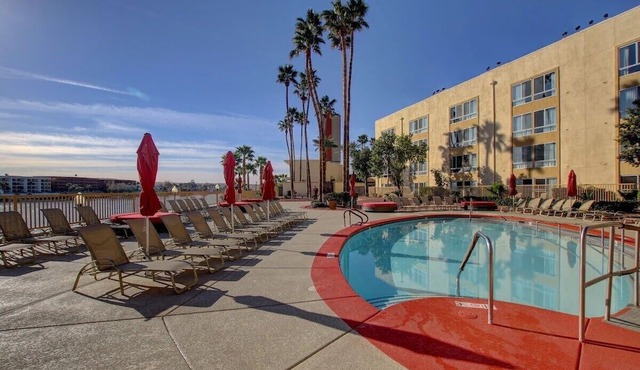 2 Units Close to Big Bend of the Colorado! Outdoor Pool, Pets Allowed! in Laughlin