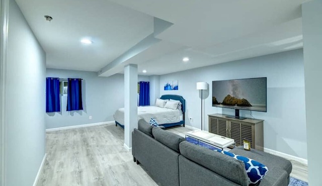 Garden Flat on 16th - Free Secured Parking in Washington