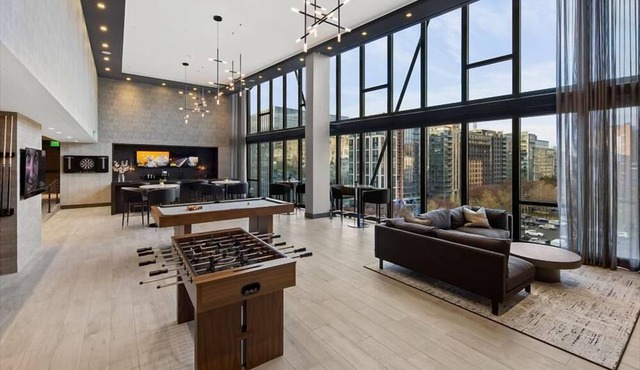 Pristine & Quiet 2BR, Close for Metro Red Line & Union Market in Washington