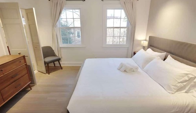 Idyllic Georgetown | Garden + Firepit | Sleeps 7 in Washington