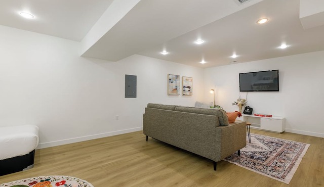 Sammamish Modern Family & Pet Friendly Home in Sammamish