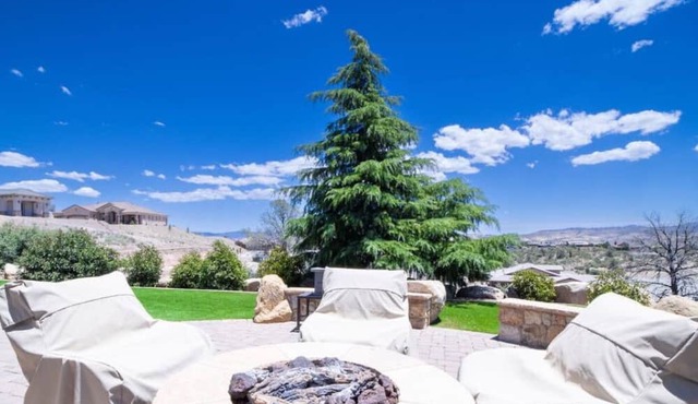 *Family friendly *Spacious *Fireplace in Prescott