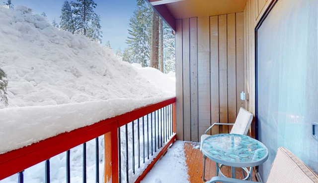 Wonderful studio with balcony - inside Yosemite National Park in Yosemite West