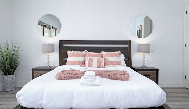 Villa Serene Luxurious Resort Vacation Home - pool in Indio