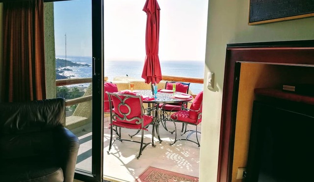 Endless Panoramic View Penthouse 2 Bedroom Suites All US/CAN TV channels in Cabo San Lucas