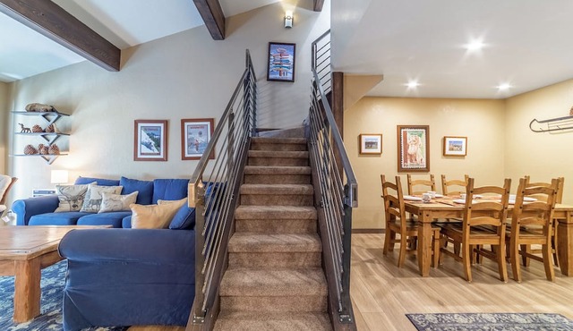 Walk to Ski Condo, Pool, Spa, Gym, Tennis 398 in Mammoth Lakes