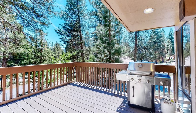 Spacious Condo with Pool & Hot Tub - Close to Huntington Lake & China Peak in Lakeshore