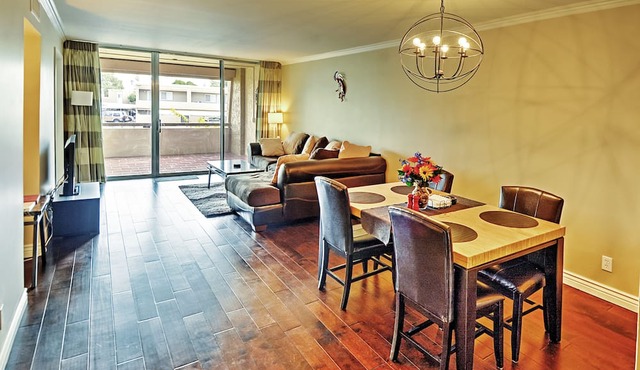 < 1 Mi to Old Town! Couples Haven w/Pool Access in Scottsdale