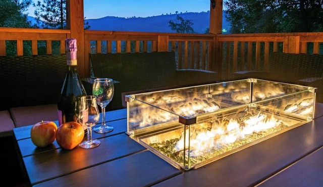 Waterfall Lodge near Yosemite. Playground, Hot Tub in Oakhurst