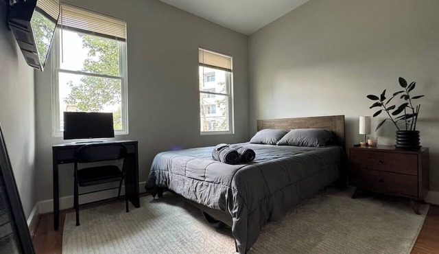 Cozy 2-bedroom Townhome in Washington D.C with Sauna, Cold Plunge + Workout area in Washington