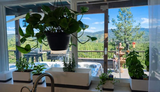 Gorgeous Scenic 5-bedroom lodge Tucked Away in peaceful Mountainside Pine Forest in Pine