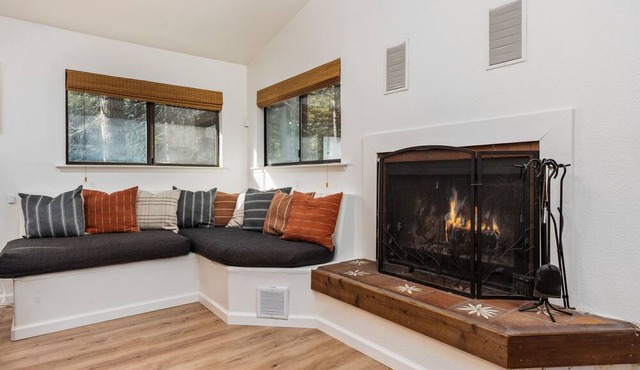 Spacious Yosemite Cabin - Projector - King Beds +EV-L2 in Oakhurst