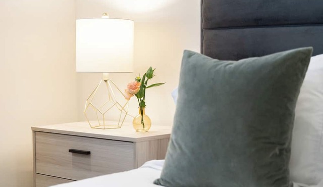 Remodeled 2BDR in Heart of Hollywood w/Courtyard | Art Deco by AvantStay in Los Angeles