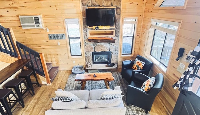 Sunflower - Pet Friendly Escape to Rim Country w/Hot Tub in Overgaard
