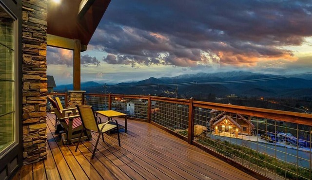 Near Gatlinburg, Hot Tub, Arcade, Views, Pool Access in Gatlinburg