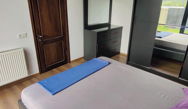 Spacious 4-bedroom house in charming Mukhatgverdi with WiFi