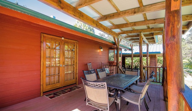 Gorgeous 3b/2b house minutes from Natl Park & Volcano Village. Family friendly! in Volcano