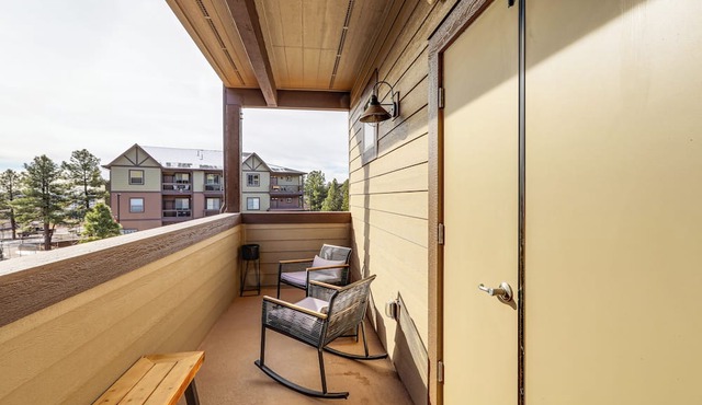 1 Mi to Dtwn Flagstaff: Condo w/2 Balconies! in Flagstaff
