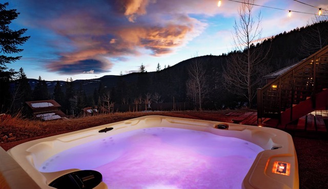 Golden Aspen Retreat Hot Tub, Sauna & Trails! in Evergreen