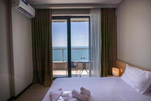 Bamboo Beach LS Apartments