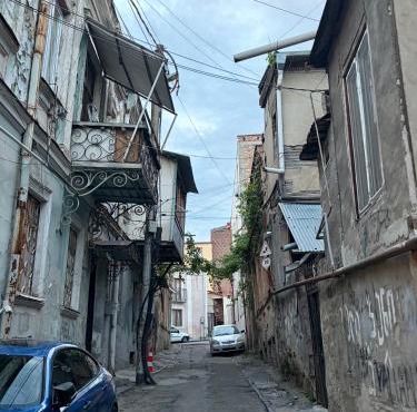 room in old tbilisi