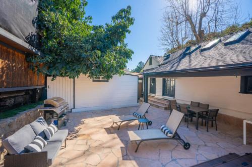 Bel Air Very Private and Comfy Home with Jacuzzi in Los Angeles