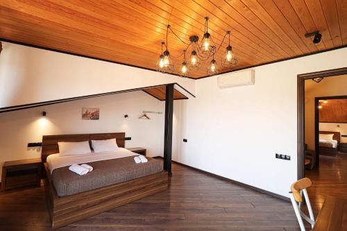 3BR apt w huge terrace & magnificent views - by Wehost