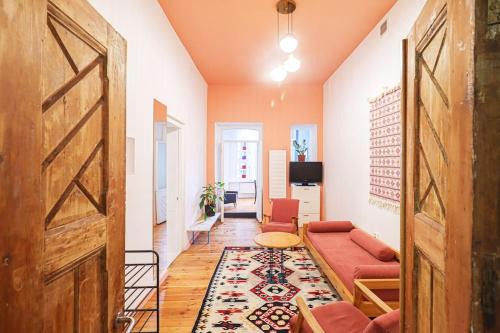 Unique 3BR Apt in Old Tbilisi - By Wehost