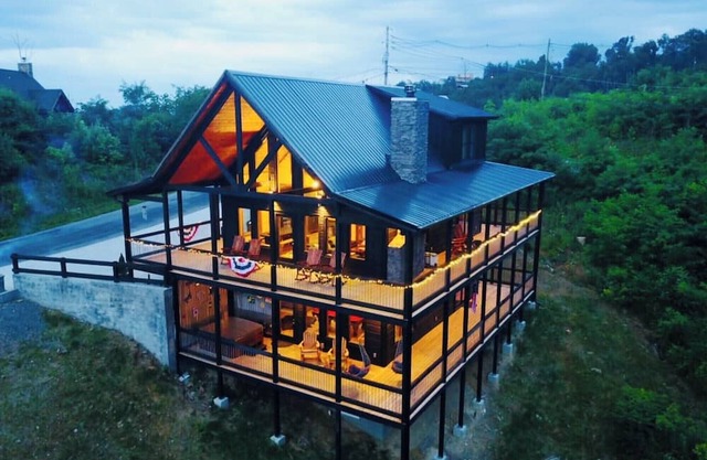 Pinecrest: Spectacular Cabin in the Best Location in Gatlinburg